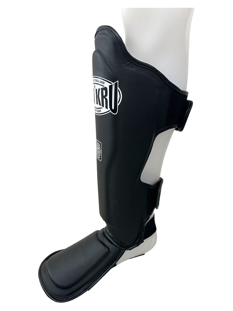 Wai Kru Muay Thai Pro Shinguards - Black